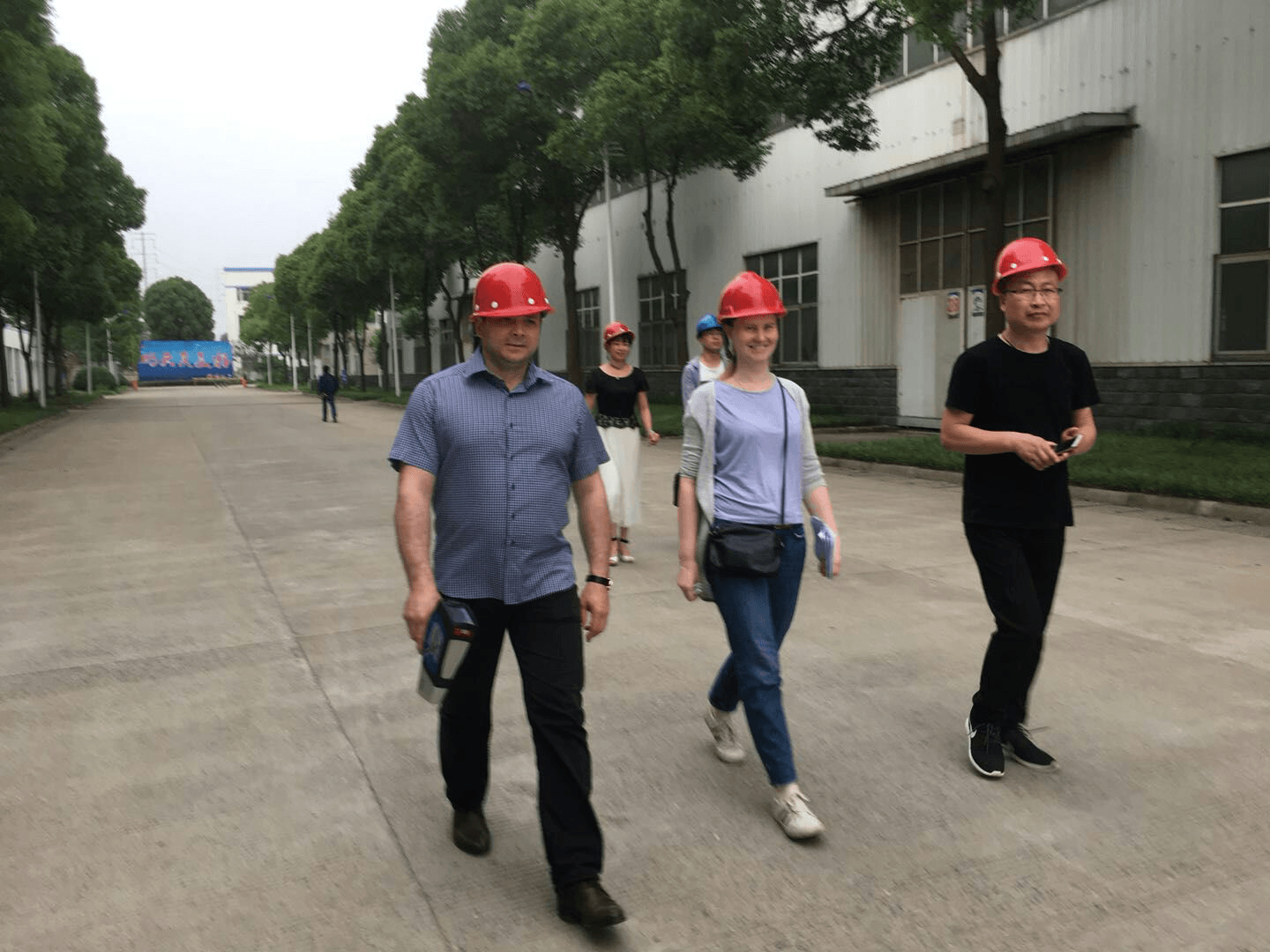 六一儿童节刚过,江苏江河就迎来了俄罗斯客户来访 六一儿童节刚过,江苏江河就迎来了俄罗斯客户来访