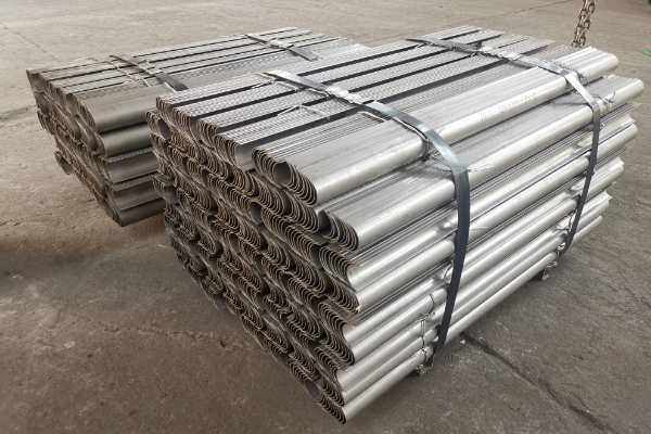 锅炉H型鳍片省煤器梳型防磨罩 锅炉H型鳍片省煤器梳型防磨罩