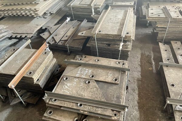 耐磨层Cr28弧形板 耐磨层Cr28弧形板